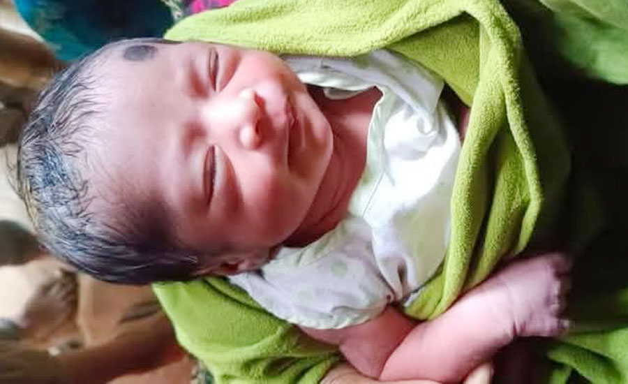 ঠাকুরগাঁওয়ে ভুট্টা ক্ষেত থেকে জীবিত নবজাতক উদ্ধার 