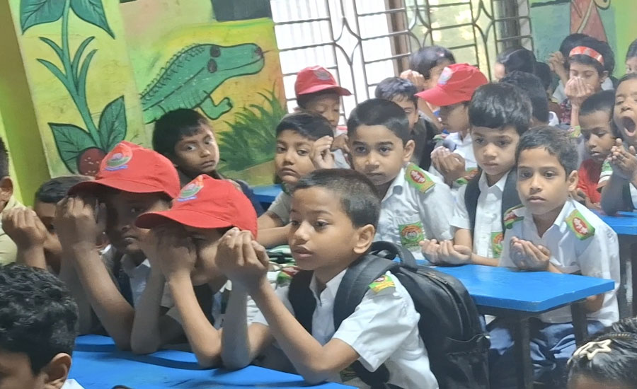 ঘরমুখী মানুষের জন্য দোয়া ও মিলাদ মাহফিল 