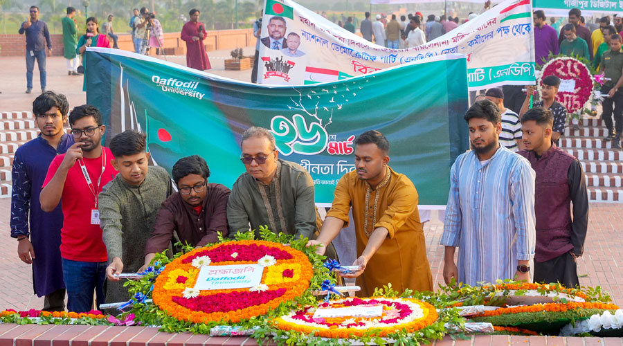 মহান স্বাধীনতা দিবসে জাতীয় স্মৃতিসৌধে ড্যাফোডিল ইউনিভার্সিটি’র শ্রদ্ধা নিবেদন