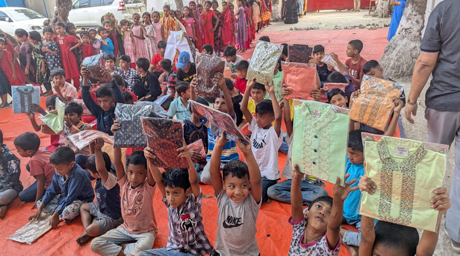এতিম শিশুদের মাঝে ঈদ আনন্দ ছড়াল ভলান্টিয়ার ফর এনভায়রনমেন্ট