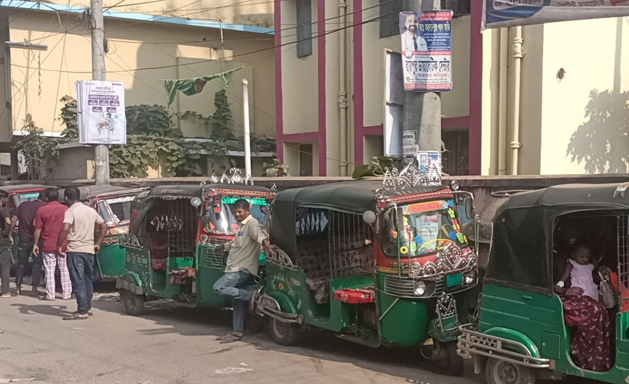 চাঁদপুর-রায়পুর রুটে সিএনজির অতিরিক্ত ভাড়া আদায়, ভোগান্তিতে যাত্রীরা
