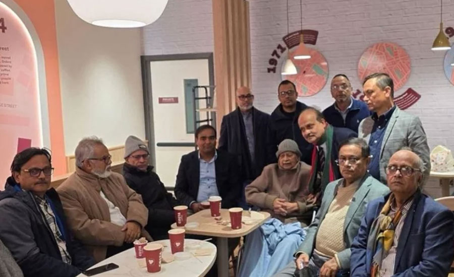 এক ফ্রেমে দেখা গেলো পলাতক সাবেক ৪ মন্ত্রীকে