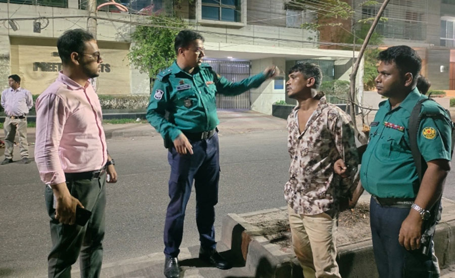 রাতের ঢাকায় অপরাধ দমনে যা করছে স্পেশাল টিম