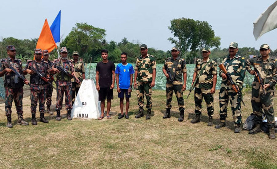 ২ বাংলাদেশিকে ফেরত দিল বিএসএফ