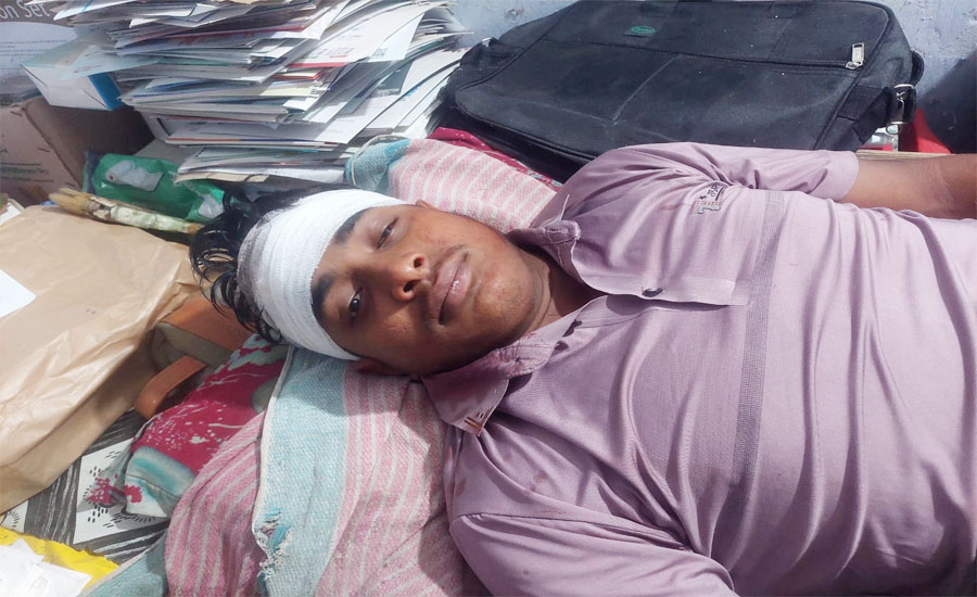 পিরোজপুরে চোখ হারানো জুলাই যোদ্ধাকে কুপিয়েছে সন্ত্রাসীরা