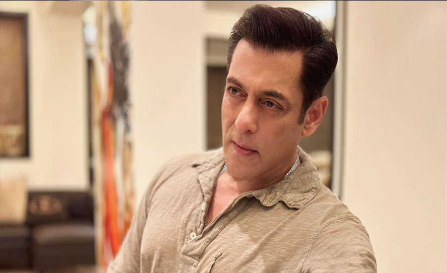 ক্যারিয়ারের দুরবস্থা, এবার ভক্তদের মতামত চাইলেন সালমান খান