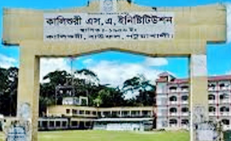 বাউফলে মেয়েকে কেন্দ্রে নেওয়ার পথে বাবার মৃত্যু,পরীক্ষার হলে মেয়ে