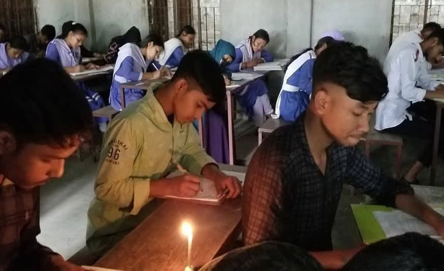 ঠাকুরগাঁওয়ে মোমবাতি জ্বালিয়ে এসএসসি পরীক্ষা গ্রহণ 
