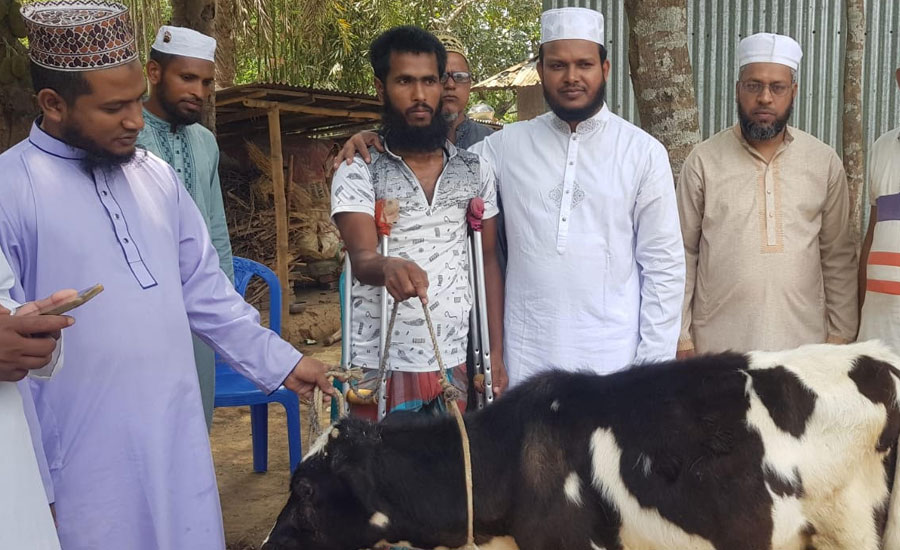 কাপাসিয়ায় জামায়াতের উদ্যোগে দৃষ্টি প্রতিবন্ধী ও দূর্ঘটনায় পঙ্গুত্ব বরনকারী দুটি পরিবার কে সাবলম্বী করার উদ্যোগ