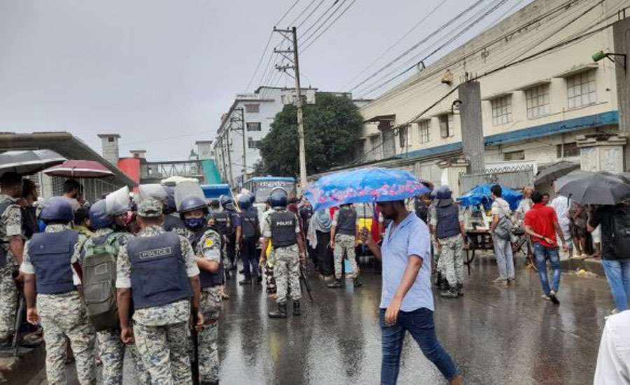 ডার্ড শ্রমিকদের বকেয়া-বেতন দাবিতে ঢাকা ময়মনসিংহ মহাসড়কে বিক্ষোভ