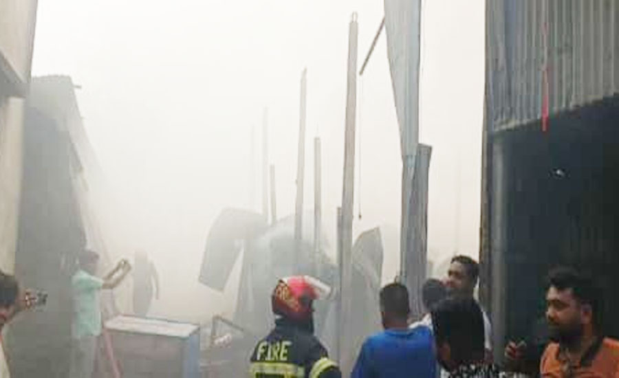 টঙ্গীতে ঝুট গুদামে আগুন ফায়ার কর্মীদের চেষ্টায় নিয়ন্ত্রনে