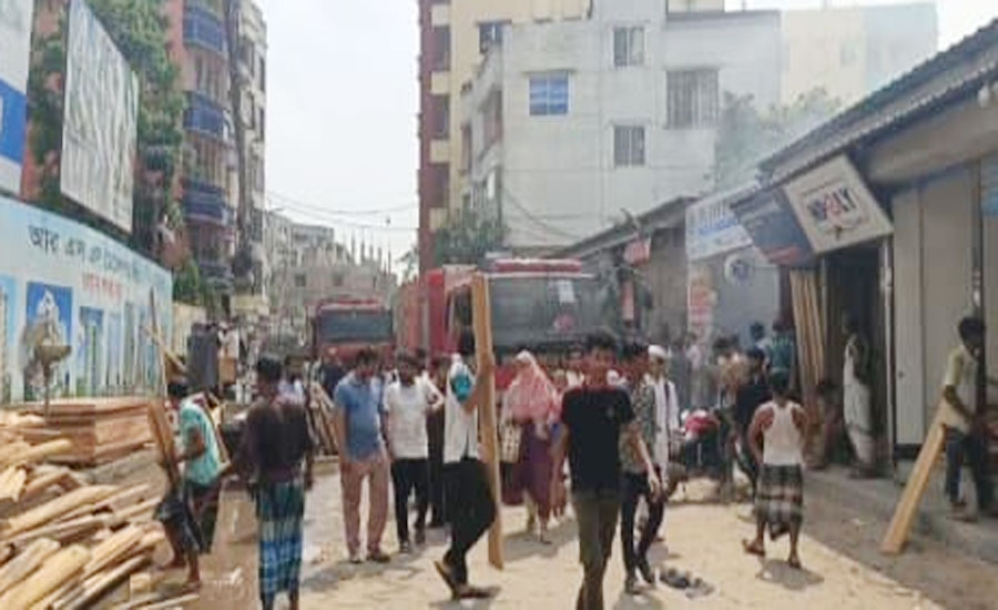 টঙ্গীতে ঝুট গুদামে আগুন ফায়ার কর্মীদের চেষ্টায় নিয়ন্ত্রনে