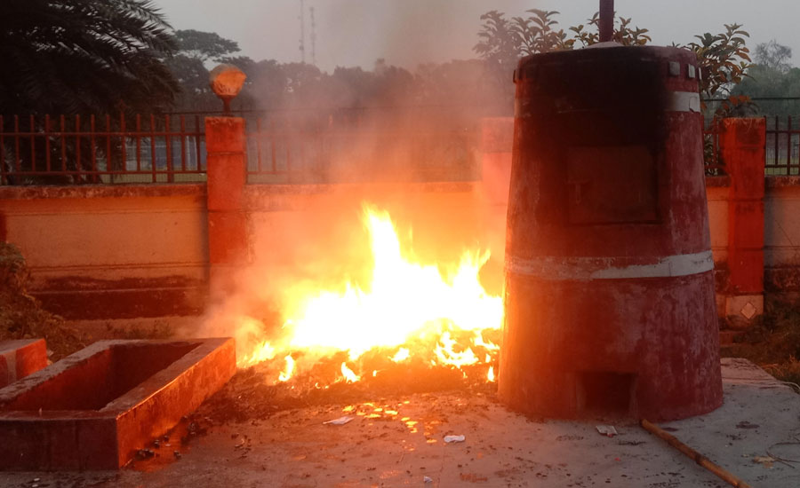 চীফ জুডিশিয়াল ম্যাজিট্রেড কোর্ট প্রাঙ্গনে বিভিন্ন মামলার আলামত (মাদক) ধ্বংস করন