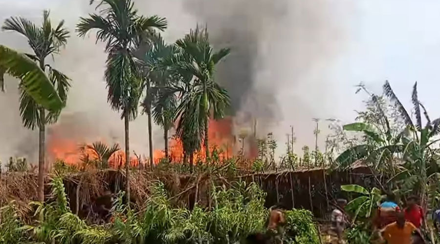 বাগমারায় অগ্নিকাণ্ডে ৮০ জন কৃষকের পান বরজ পুড়ে ছাই  