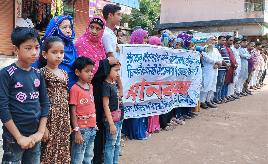 ভারতে আটক ৭ জেলের মুক্তির দাবিতে চিলমারীতে মানববন্ধন