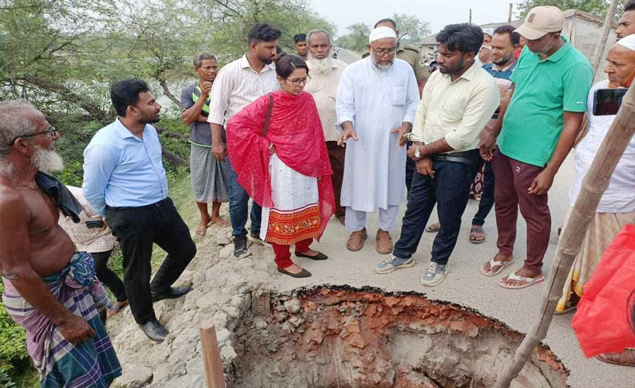 কালিগঞ্জের বসন্তপুরে বেড়িবাঁধ ভাঙ্গন, দ্রুত মেরামতের পদক্ষেপ নিলেন নির্বাহী কর্মকর্তা