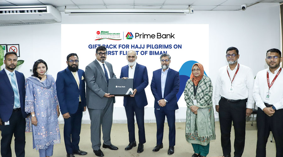 হজ ফ্লাইটের যাত্রীদের উপহার দিল প্রাইম ব্যাংক
