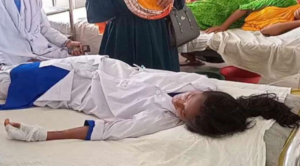 উলিপুরে প্রেমের প্রস্তাবে রাজি না হওয়ায় স্কুল ছাত্রীকে কুপিয়ে জখম