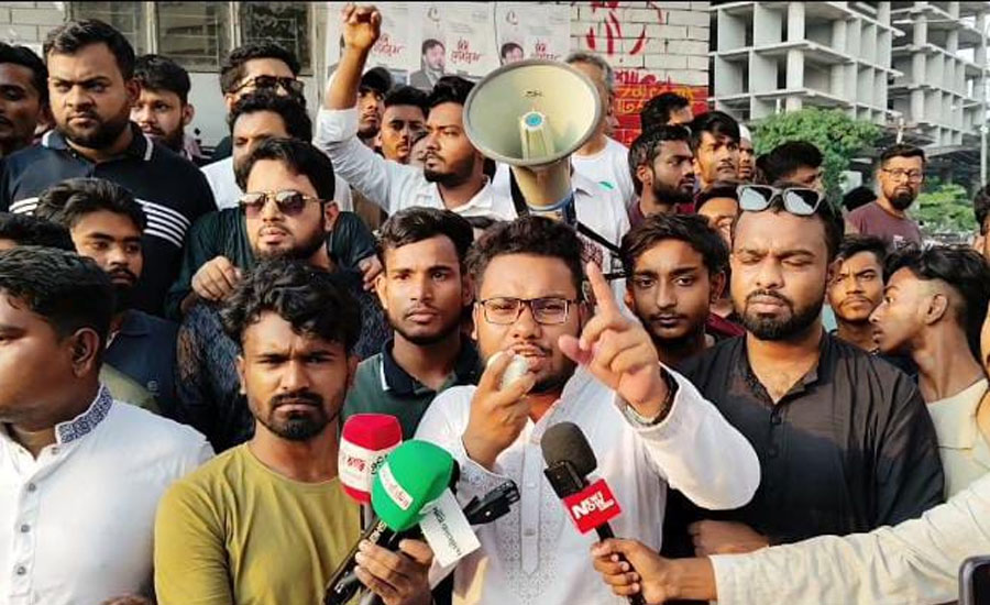 স্বৈরাচারী আওয়ামীলীগ দুইয়ে দুইয়ে চার মিলাচ্ছে,কিন্তু এনসিপি দুয়ে দুয়ে 