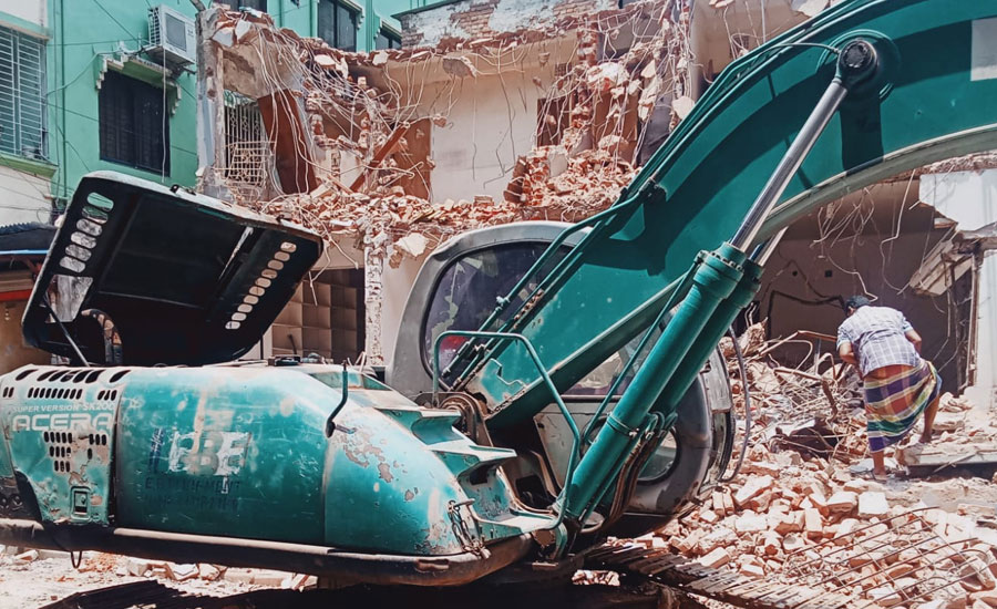 রাজধানীর রুপনগর আবাসিকে  রাজউক এবং জাতীয় গৃহায়ন কর্তৃপক্ষের উচ্ছেদ অভিযান! 