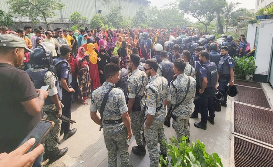 টঙ্গীতে শ্রমিকদের মধ্যে সংঘর্ষে আহত ১৫, কারখানা বন্ধ ঘোষণা