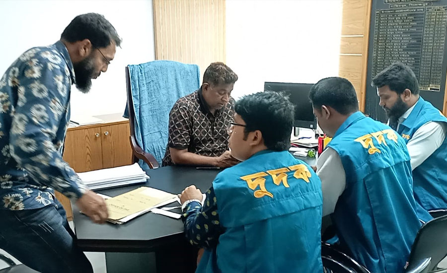 নাজিরপুরে এলজিইডি কার্যালয়ে দুদকের অভিযান 