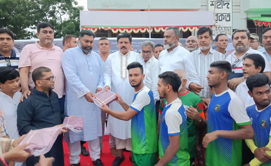 খেলাধুলার প্রতি যুব সমাজকে আকৃষ্ট করতে বিএনপি কাজ করছে : এম মঞ্জুরুল করিম রনি