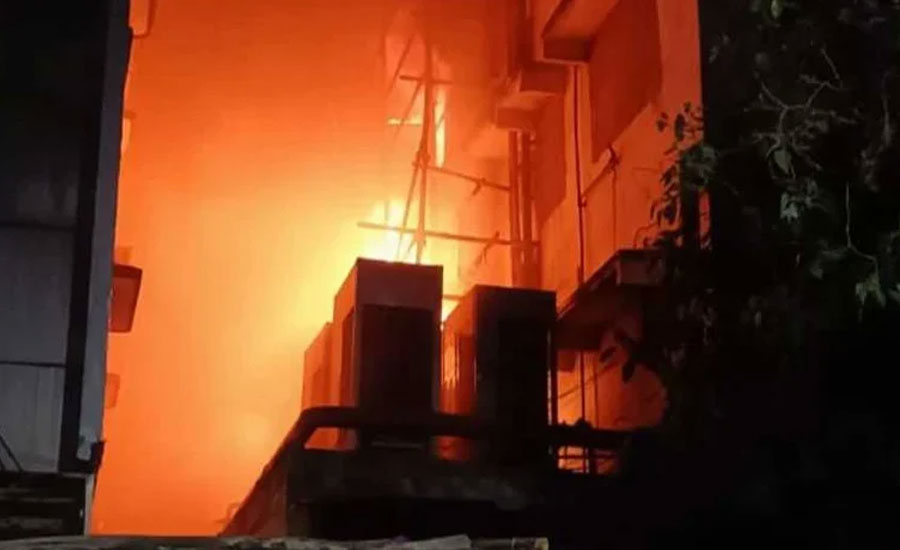 কলকাতায় হোটেলে আগুন, নিহত ১৪