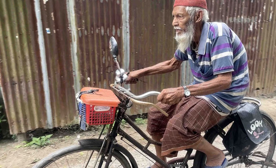 ৯২ বছরেও থামেনি সাইকেলের চাকা 
