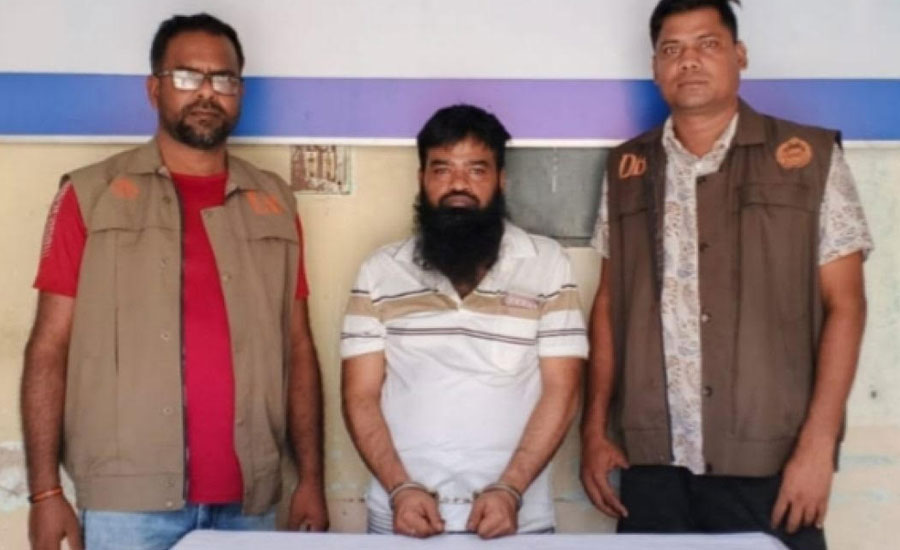 বগুড়ায় আলোচিত সন্ত্রাসী ও মাদক ব্যবসায়ী ঝুমুর সরকার আটক