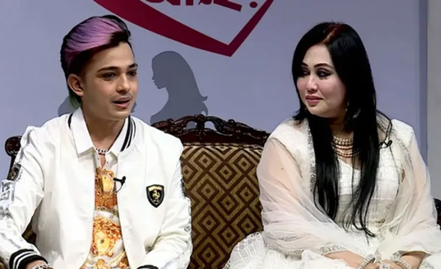 পেটে লাথি দিয়ে সন্তান নষ্টের অভিযোগ প্রিন্স মামুনের বিরুদ্ধে