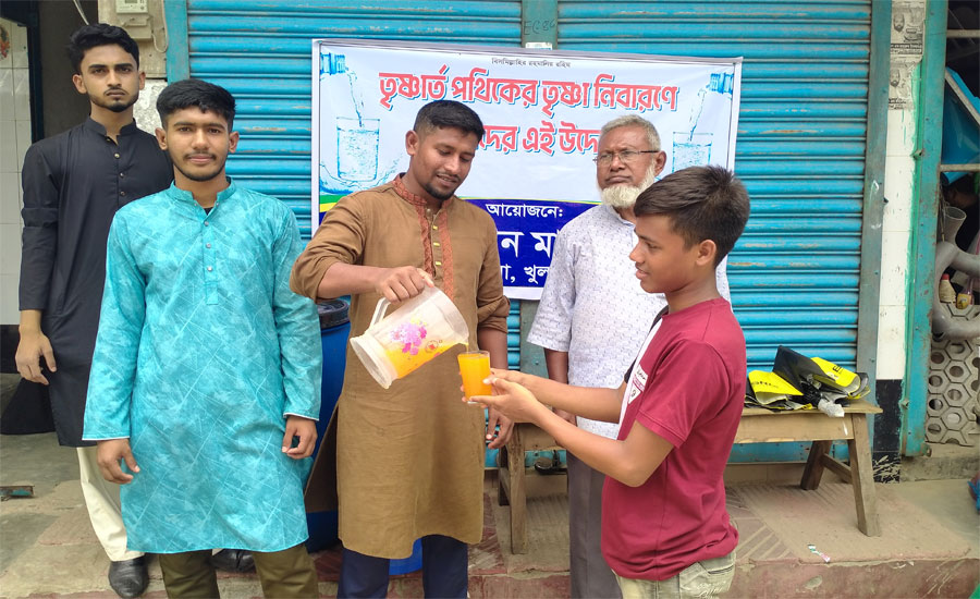 তৃষ্ণার্ত পথিকের পাশে মানবতার বন্ধু : কয়রায় ব্যতিক্রমী পানির বুথ কার্যক্রম