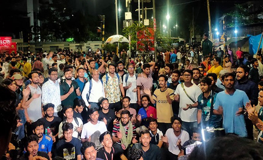 আন্দোলন চালিয়ে যাওয়ার ঘোষণা জবি শিক্ষার্থীদের