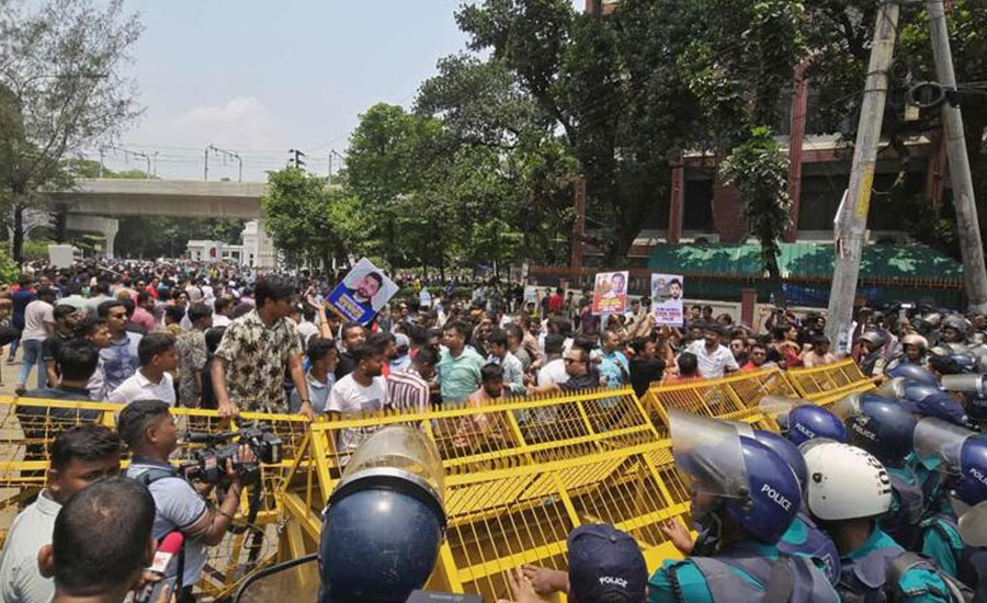 সচিবালয় অভিমুখে ইশরাক সমর্থকদের লংমার্চ কর্মসূচিতে পুলিশের বাধা 