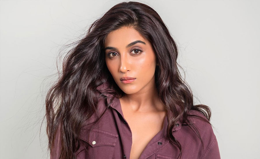 আদালতে অভিনেত্রীকে বাজে স্পর্শ আইনজীবীর, অতঃপরins class=