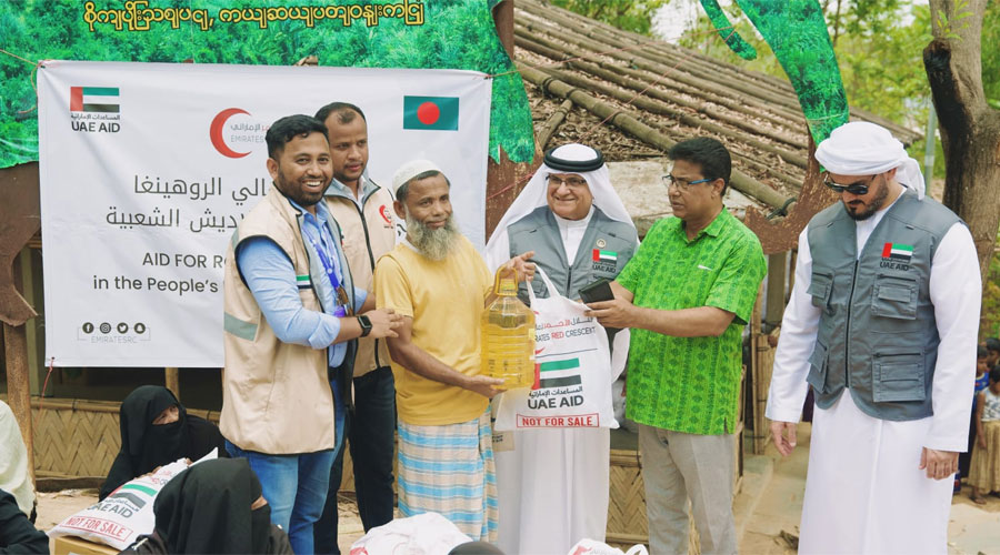 রোহিঙ্গা ক্যাম্পে ত্রাণ বিতরণ করলো ঢাকাস্থ সংযুক্ত আরব আমিরাত দূতাবাস