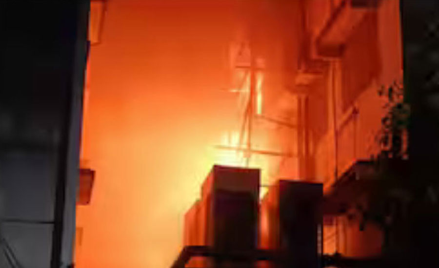 মতিঝিলে ভবনে আগুন, নিয়ন্ত্রণে ৪ ইউনিট