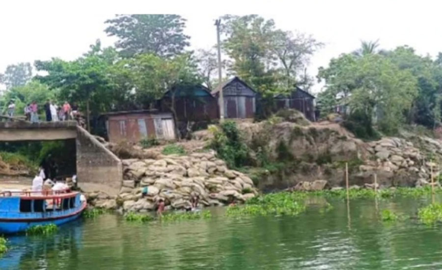 সরাইলে মেঘনা নদী ভাঙ্গনে দিশেহারা কয়েকশ পরিবার 