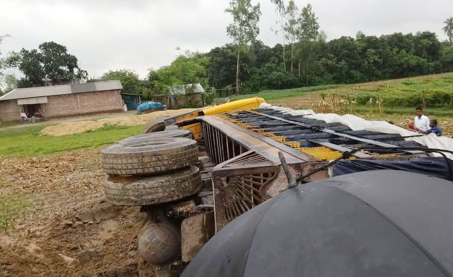 ঠাকুরগাঁওয়ে মর্মান্তিক সড়ক দুর্ঘটনায় ৪ জন নিহত