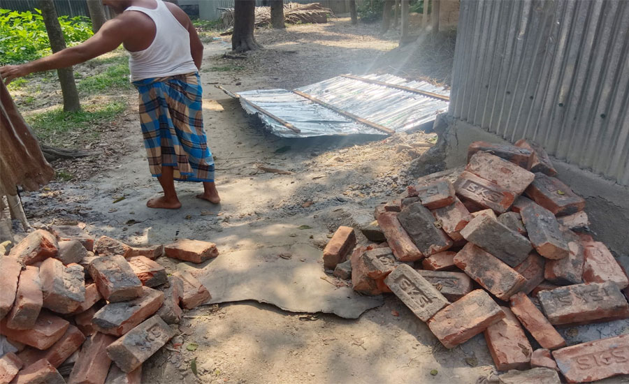 জমি সংক্রান্ত বিরোধের জেরে কাপাসিয়ায় অন্তঃসত্ত্বা  নারীকে জখম করে প্রতিপক্ষ