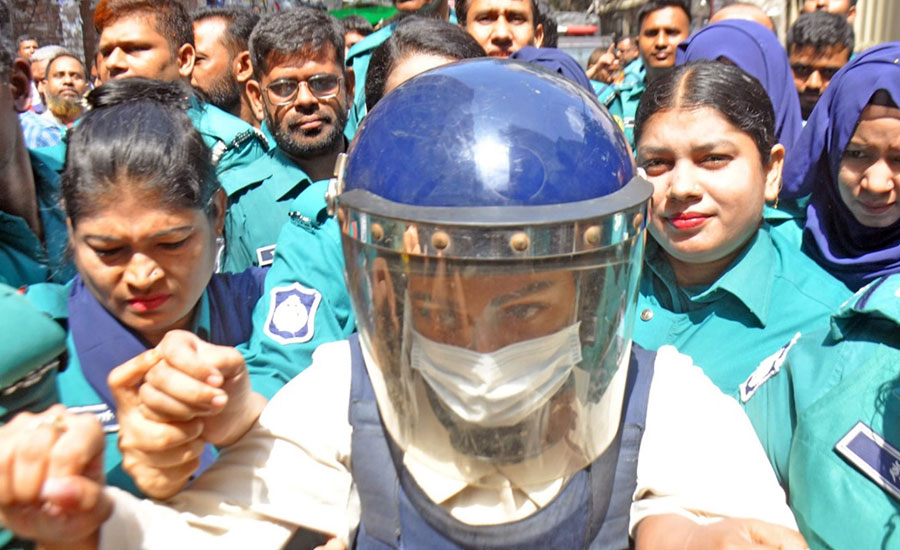 নুসরাত ফারিয়াকে নিয়ে সরকারে ‘অন্তর্দাহ’