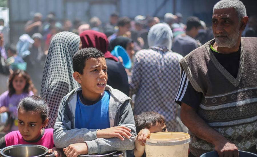 খাবার নেই, ওষুধ নেই, শুধু অপেক্ষা মৃত্যু আর ক্ষুধার: গাজার এক বাবার আর্তনাদ