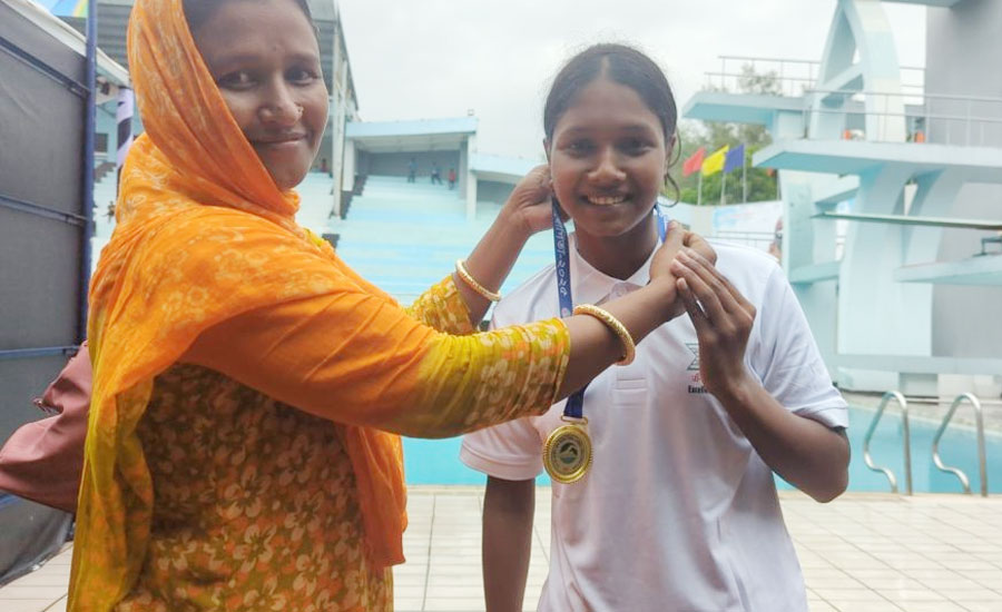 রেকর্ডগড়া মীমের পুরস্কারের টাকায় ঋণ শোধ করেছিলেন বাবা