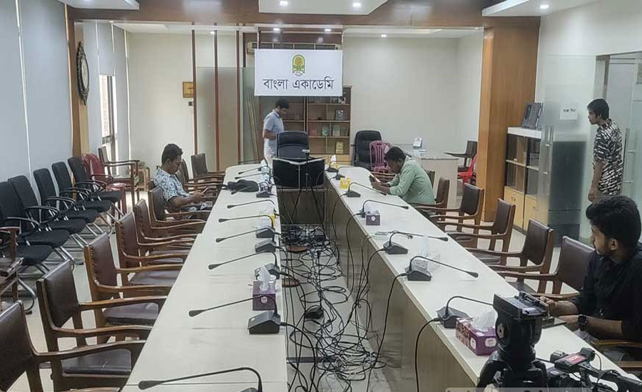‘মাত্র ৫ সাংবাদিক হাজির’: ফারুকীর সংবাদ সম্মেলন স্থগিতের ব্যাখ্যা দিলো বাংলা একাডেমি