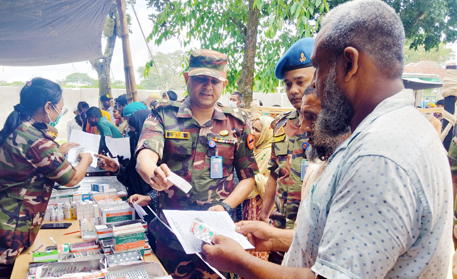 রাণীনগরে সেনাবাহিনীর একদিনের ফ্রি চিকিৎসা ক্যাম্প অনুষ্ঠিত