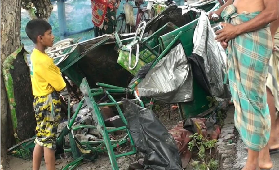 সাতক্ষীরায় বাস ও ইজিবাইক সংঘর্ষে শিশু নিহত, আহত ৫