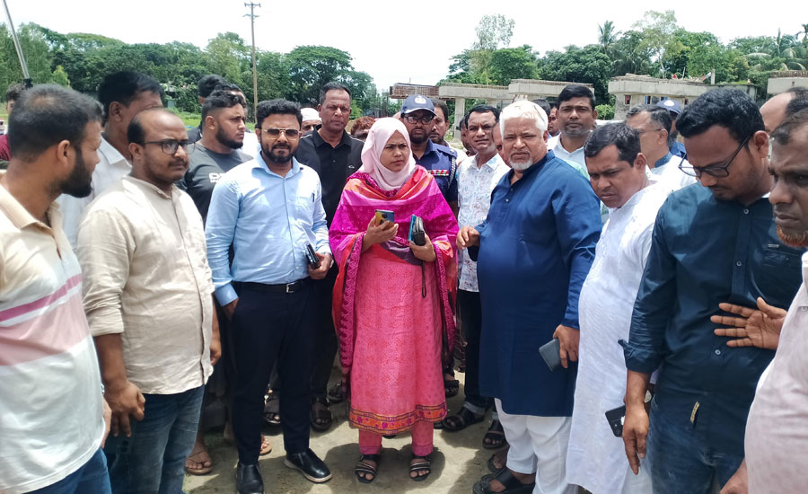 নদী ভাঙন আতঙ্কে চাতলপাড়বাসী স্থানীয় প্রশাসনের পরিদর্শন