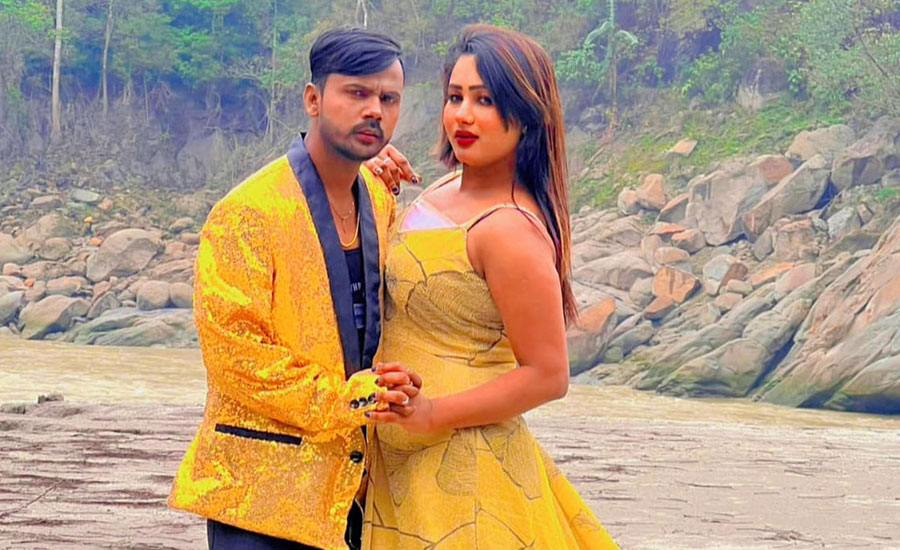 হিরো আলমের বিরুদ্ধে ১২ লাখ টাকার মামলা করলেন রিয়ামণি