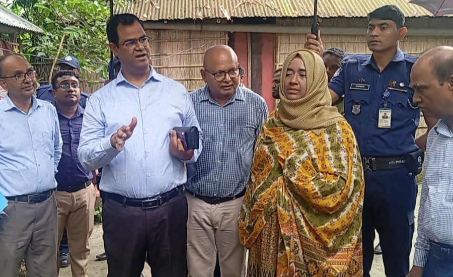 ভূরুঙ্গামারীতে চরাঞ্চলের খামার পরিদর্শন করলেন মৎস্য ও প্রাণিসম্পদ- সচিব