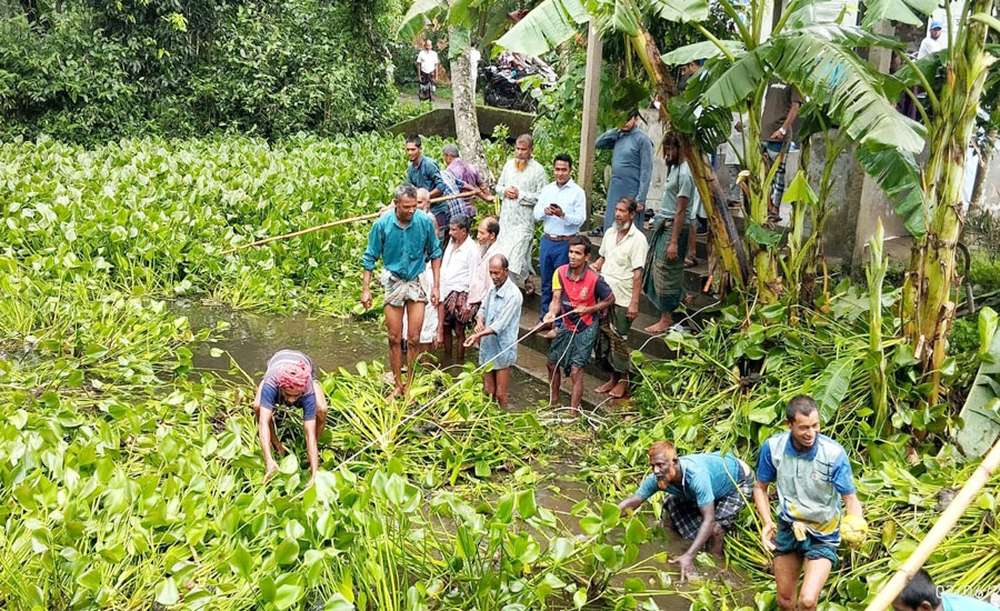 আগাম বন্যা থেকে রক্ষায় রামগঞ্জে খাল পরিস্কার ও প্রতিবন্ধকতা অপসারন শুরু রামগঞ্জ উপজেলা প্রশাসনের